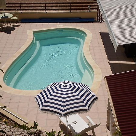 Gite Les Roziers Montmurat Номер фото